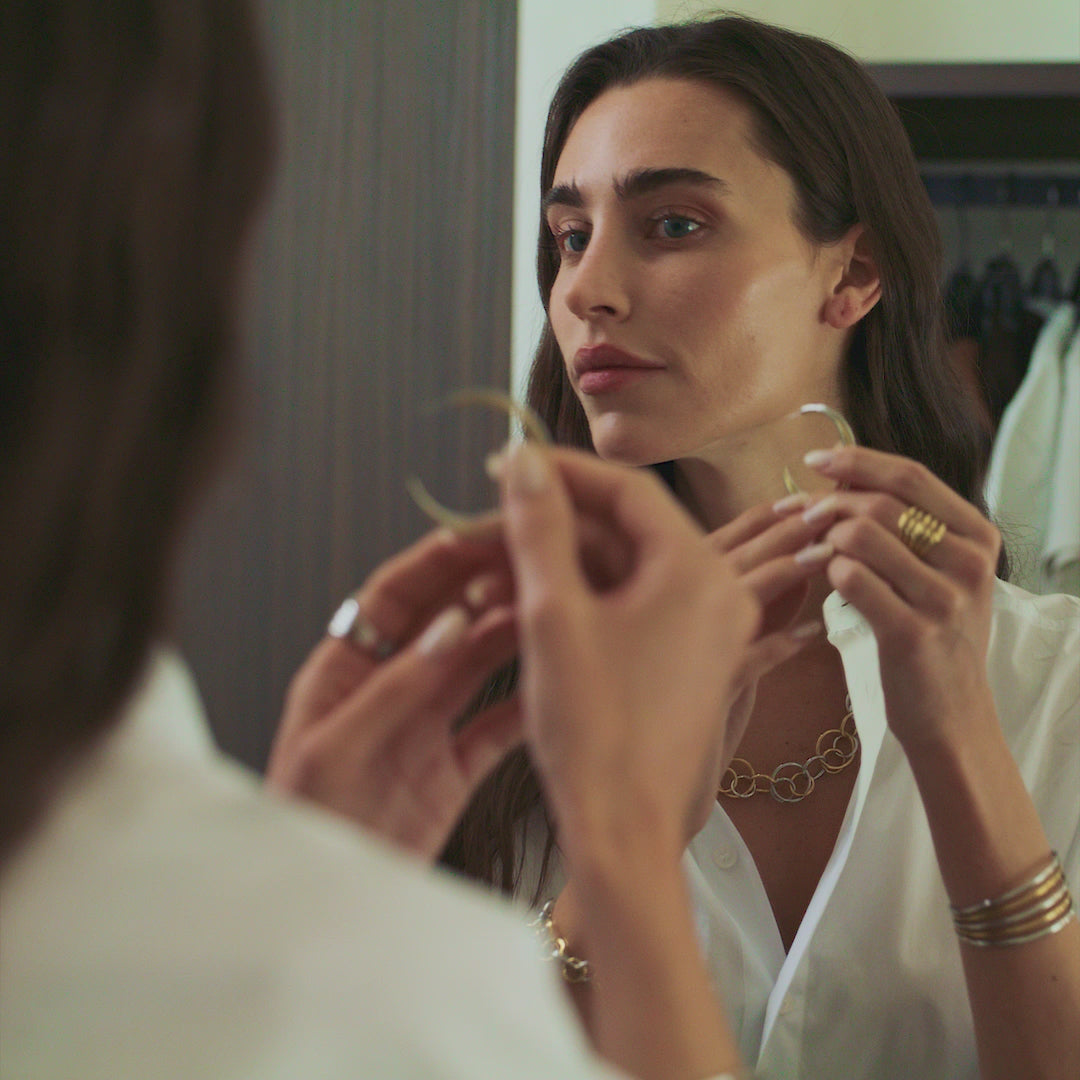 Carica il video: 